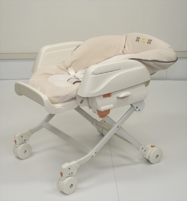 レミニスS ピュアベージュ コンビ製ハイローチェア　手動タイプ