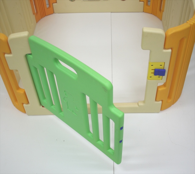 JTCベビールーム　ベビーサークル