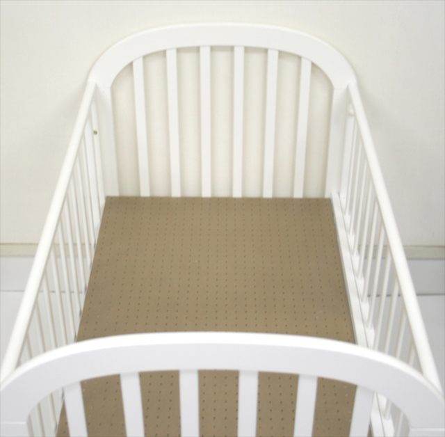 ロイヤルアーチ　カトージ製ベビーベッド