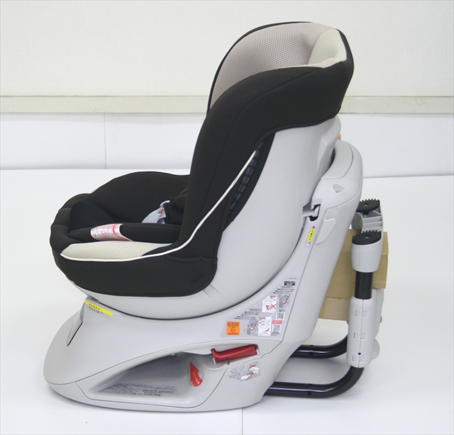 エールベベ クルットNT プレミアム　ブラウンオレ　カーメイト製