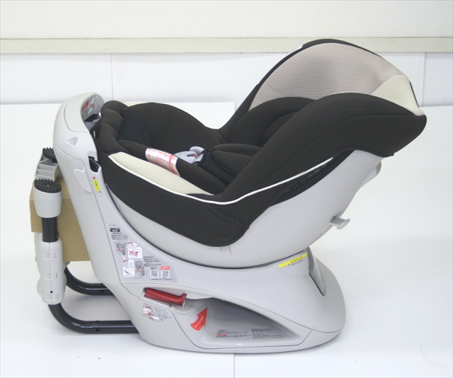 エールベベ クルットNT プレミアム　ブラウンオレ　カーメイト製