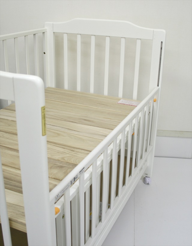 立ちベッド　ホワイトJ