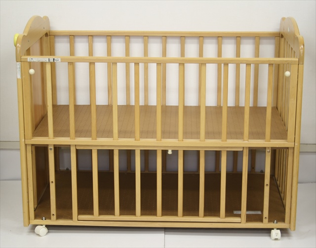カトージ製ベビーベッド　プーさん