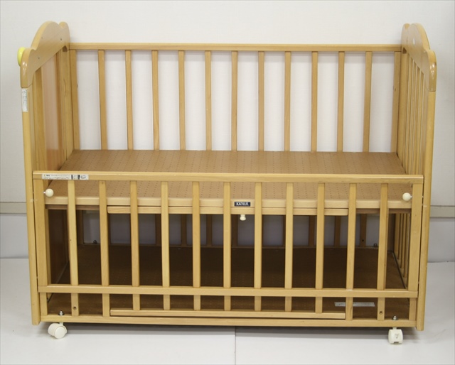 カトージ製ベビーベッド　プーさん