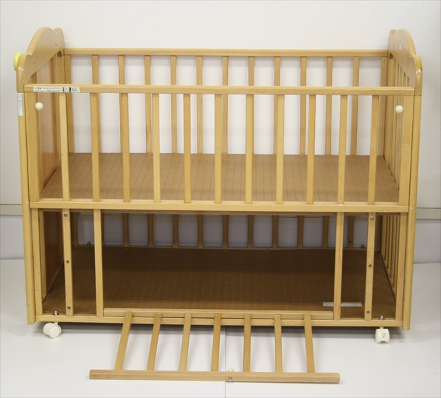 カトージ製ベビーベッド　プーさん