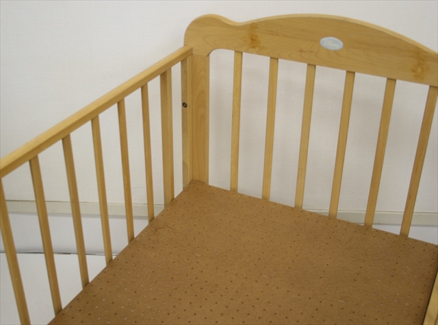 カトージ製ベビーベッド　プーさん