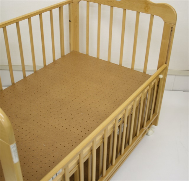 カトージ製ベビーベッド　プーさん