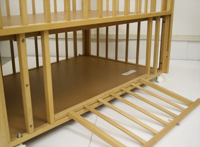 カトージ製ベビーベッド　プーさん