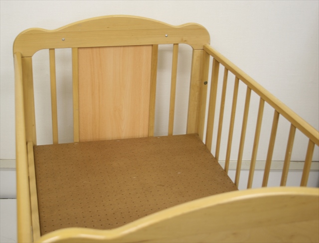 カトージ製ベビーベッド　プーさん