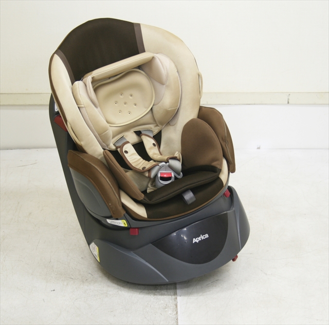 フラディア ファディアベージュ アップリカ ベッド型チャイルドシート