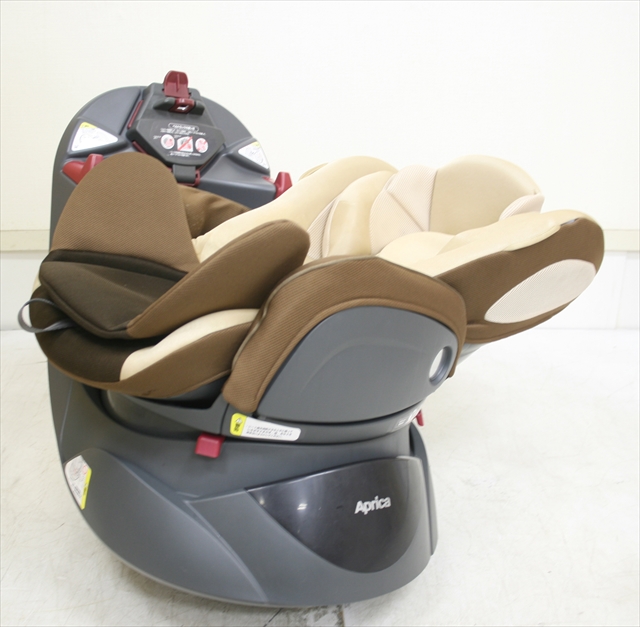 フラディア ファディアベージュ アップリカ ベッド型チャイルドシート