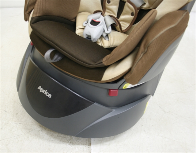 フラディア ファディアベージュ アップリカ ベッド型チャイルドシート