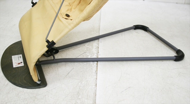 ベビーシッター1・2・3　ベージュ トーイ付き ベビービョルン製バウンサー