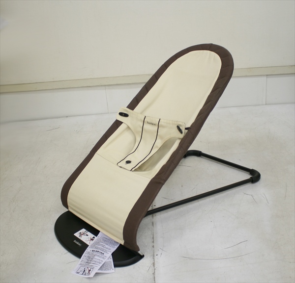 ベビーシッターバランス ベージュ&ブラウン ベビービョルン