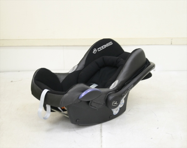 マキシコシ カブリオフィックス 黒