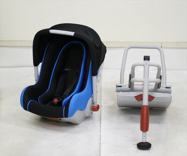 ベビーシート クラス0+ISOFIX ブラック・ブルー