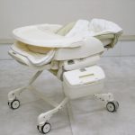 フェアレット オートスウィング EX　フレンチバニラ　電動ハイローチェア コンビ