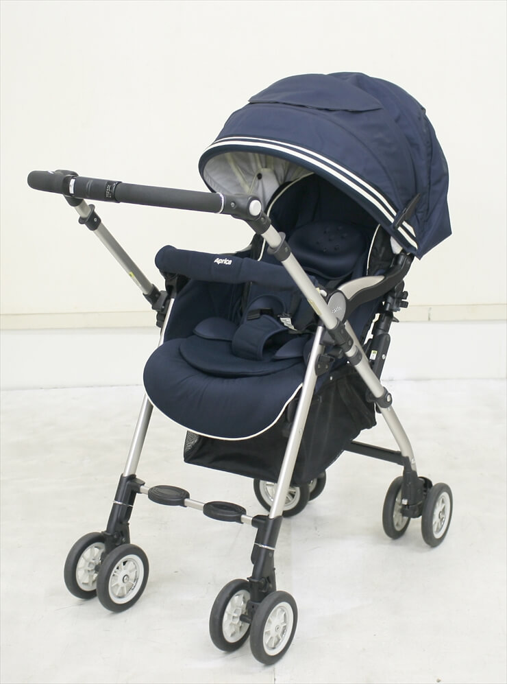 ソラリア 2013 タッジオネイビー オート4輪 アップリカ