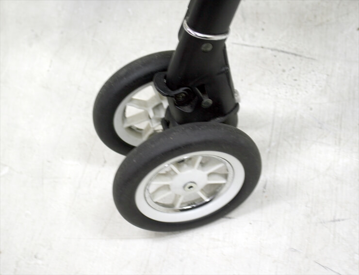 ソラリア 2013 タッジオネイビー オート4輪 アップリカ