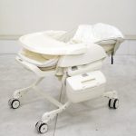 フェアレット オートスウィング EX　フレンチバニラ　電動ハイローチェア コンビ