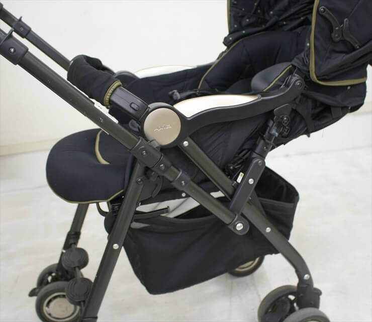 ソラリア 2014 ミッドナイトブラック オート4輪 アップリカ