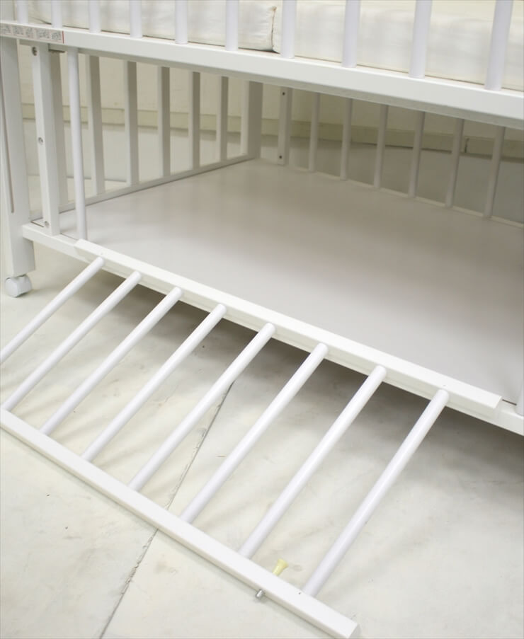 A型ファミーユ ホワイト 白 澤田工業製ベビーベッド