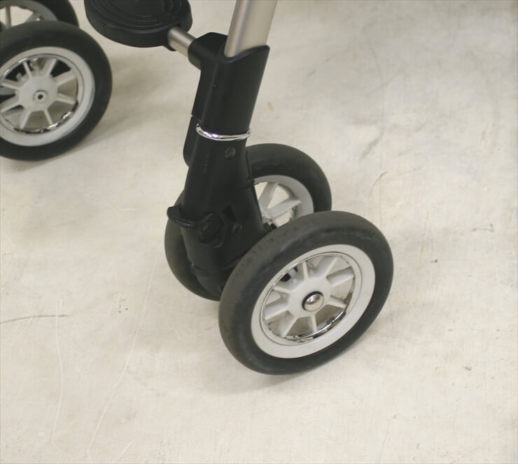 ソラリア 2013 タッジオネイビー オート4輪 アップリカ