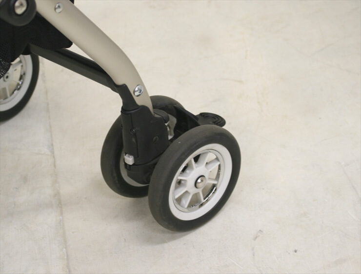 ソラリア 2013 タッジオネイビー オート4輪 アップリカ