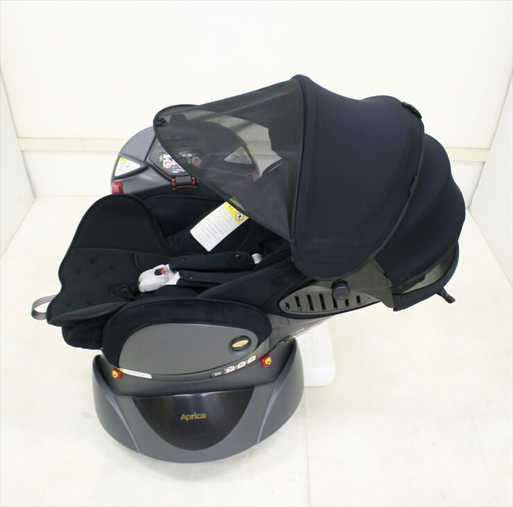 フラディアS アルテミスブラック アップリカ製ベッド型チャイルドシート