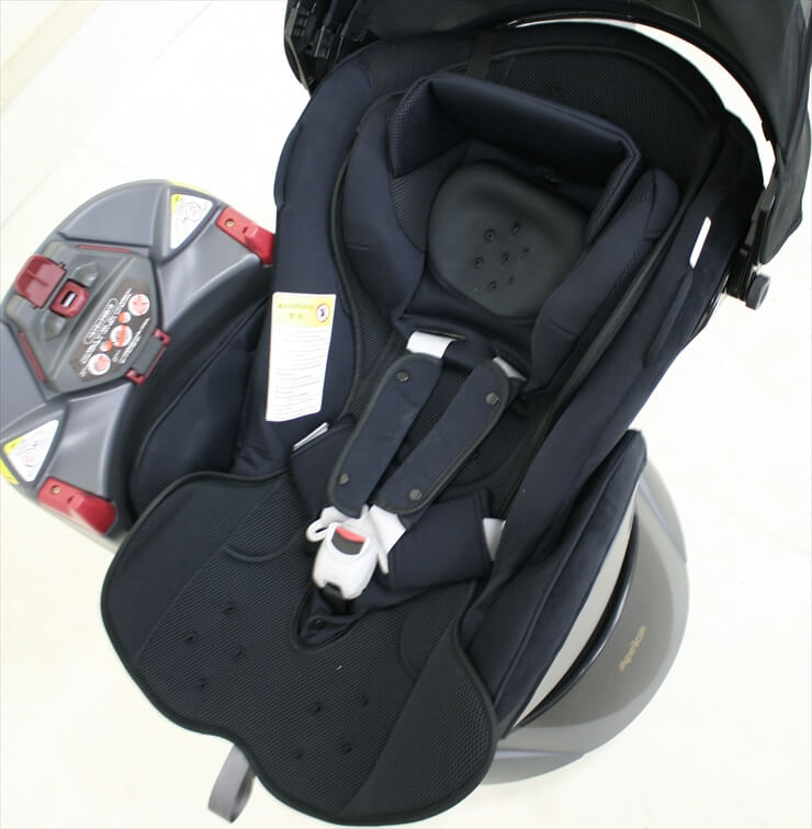 フラディアS アルテミスブラック アップリカ製ベッド型チャイルドシート