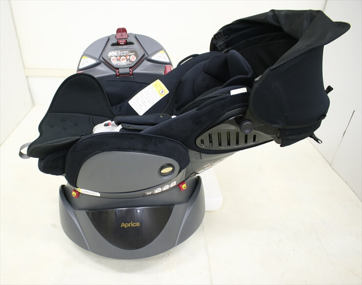 フラディアS アルテミスブラック アップリカ製ベッド型チャイルドシート