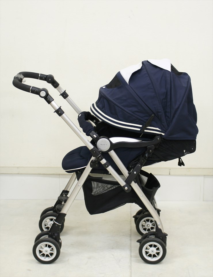 ソラリア 2013 タッジオネイビー オート4輪 アップリカ