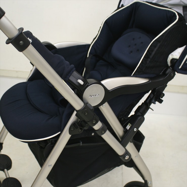 ソラリア 2013 タッジオネイビー オート4輪 アップリカ