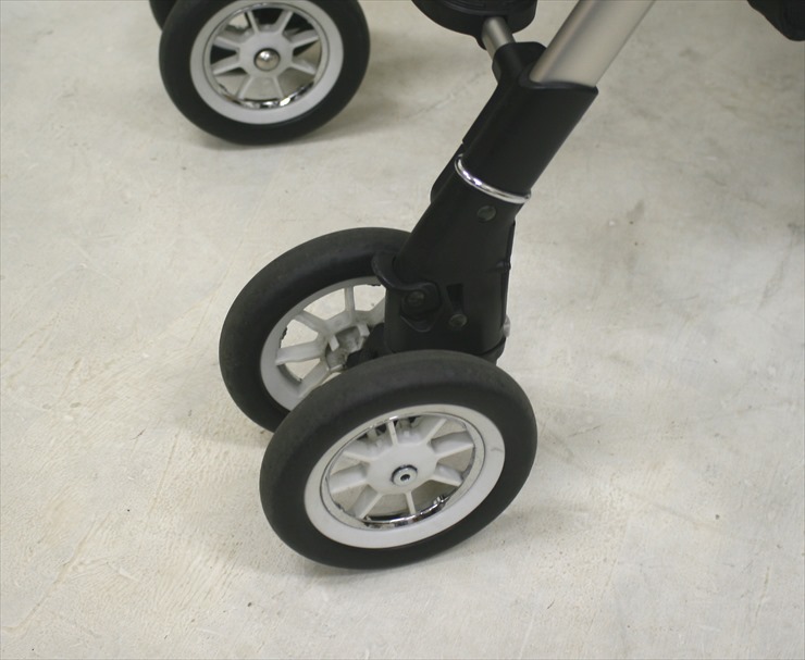 ソラリア 2013 タッジオネイビー オート4輪 アップリカ