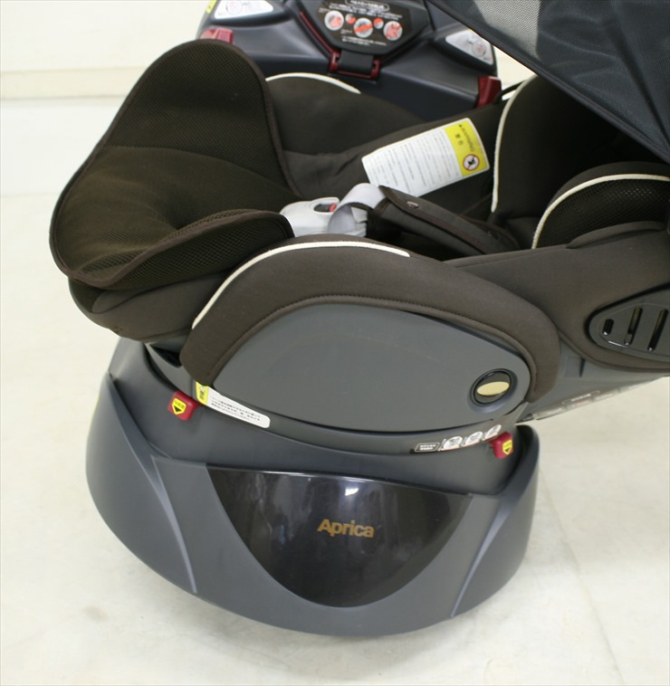 フラディア エアープラス ソリッドブラウンBR アップリカ製ベッド型チャイルドシート