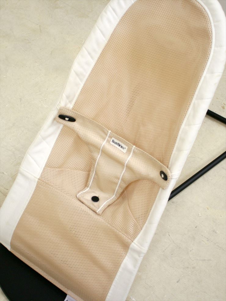 ベビーシッターバランス メッシュ ベージュ サンド ベビービョルン