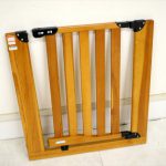 ウッドスルーオートゲートS オートクロ―ズ式 前後両開き 取付可能幅76～86cm 品番63840