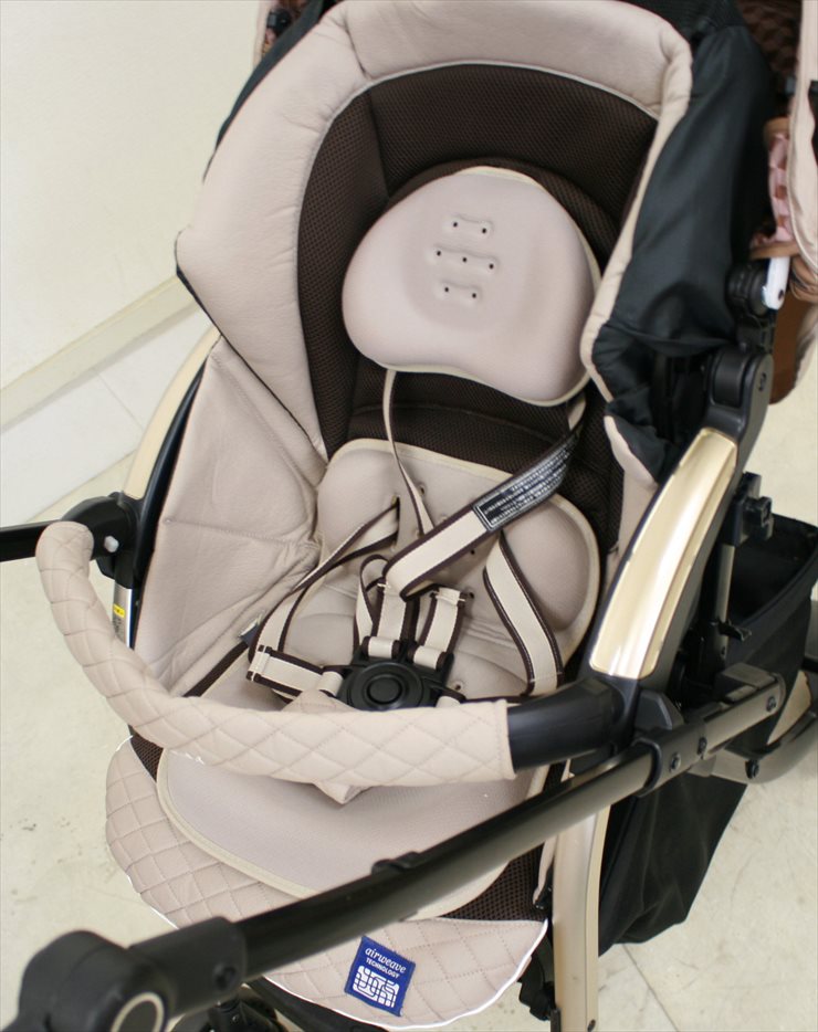 美品 ネムリエ オート4キャス UE-630 ブランベージュ ハイシート58