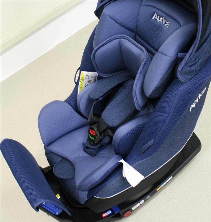 市場 アップリカ シートベルト チャイルドシート ISOFIX 新生児~4歳頃 イス型回転式チャイルドシート Aprica 2122389 ライトグレー  クルリラAD