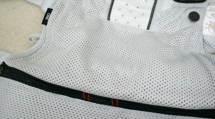 ベビーキャリア ONE+Air シルバー ベビービョルン