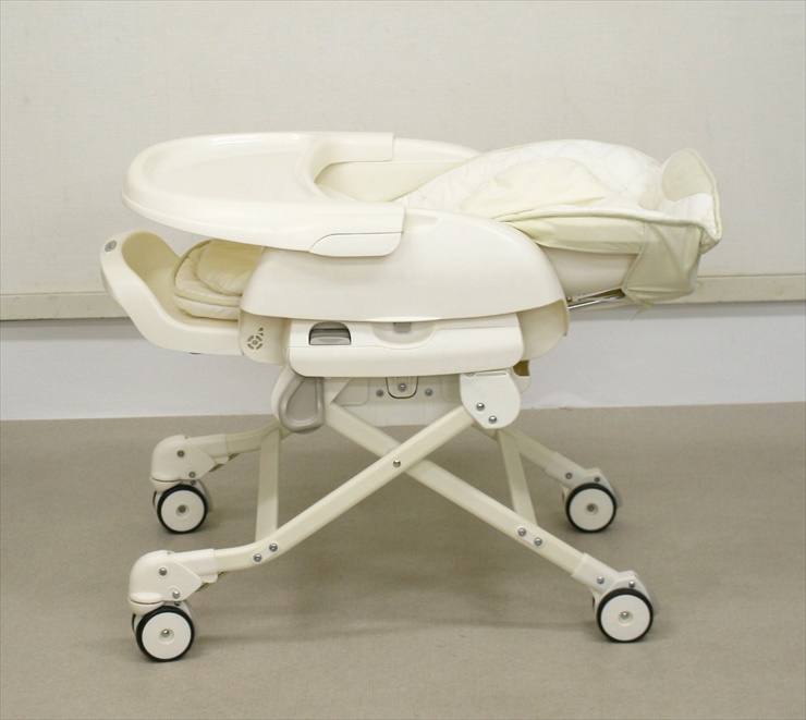 ベビーステーション AUTO SWING コンビ製電動ハイローチェア
