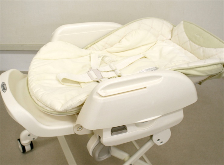ベビーステーション AUTO SWING コンビ
