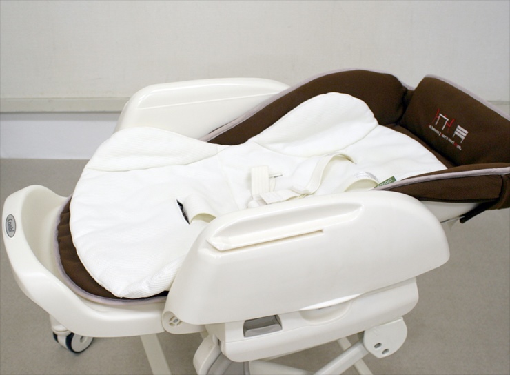 ルシエスColorplus オートスイング リビングブラウン アカチャンホンポモデル コンビ