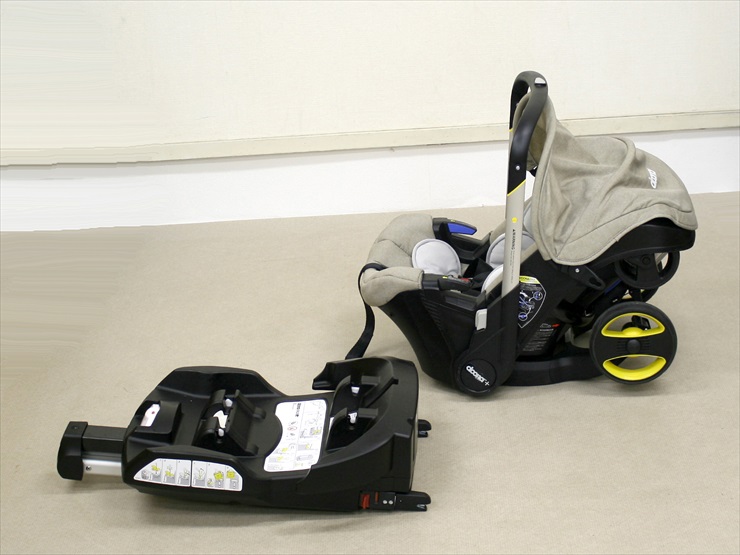 doona インファントカーシート サンドベージュ+ISOFIXベース
