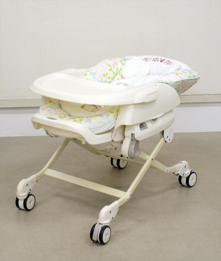 ベビーステーション ミッキーマウス  ホワイトグラス アカチャンホンポ コンビ