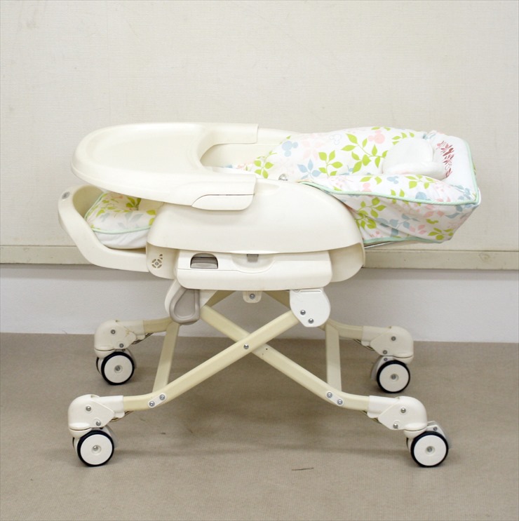 ベビーステーション ミッキーマウス  ホワイトグラス アカチャンホンポ コンビ