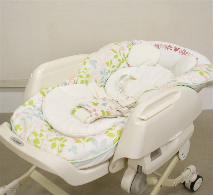 ベビーステーション ミッキーマウス  ホワイトグラス アカチャンホンポ コンビ