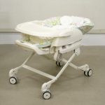 ベビーステーション ミッキーマウス  ホワイトグラス 手動スウィング