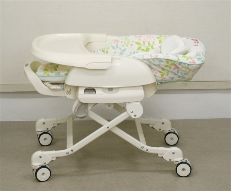 ベビーステーション ミッキーマウス  ホワイトグラス 手動スウィング