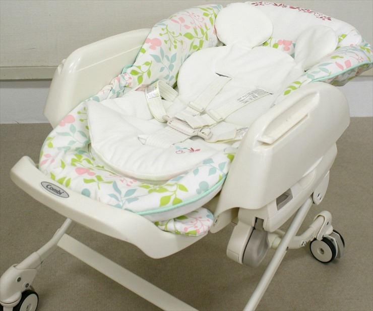 ベビーステーション ミッキーマウス  ホワイトグラス 手動スウィング